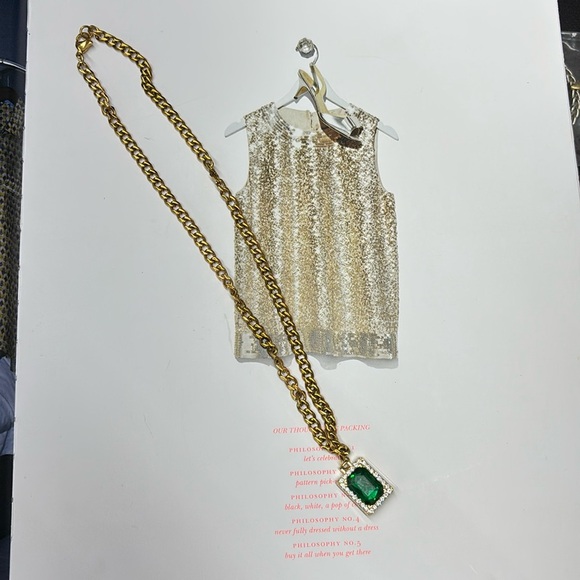 Deli Luxe Gold-Plated Necklace with Emerald Green Gemstone Pendant - Picture 4 of 5